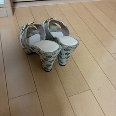 ヒールサンダルの画像