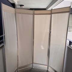 4つ折パーテーション　　軽量　コンパクトの画像