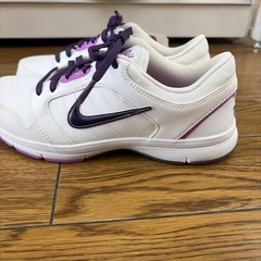 リユースのサカイ東金店 NIKE スニーカー 23cm TJ19328の画像