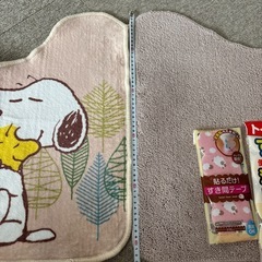 中古トイレマット2枚+新品トイレ隙間テープ2セットの画像