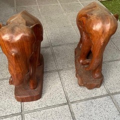 木彫りの像（彫刻）2体
の画像