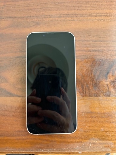 iPhone14本体とケース（ケースは女性向け）