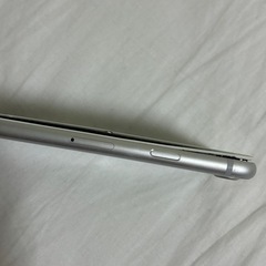iPhone 8 ホワイト　ジャンク 画面割れ 画面浮きあり 部品取り用の画像