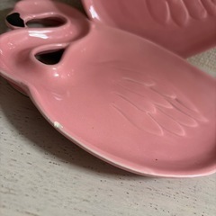 フラミンゴの食器の画像
