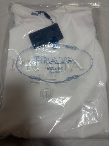 プラダ　PRADA 新品　白　ホワイト　問い合わせ待ち　
削除予定　価格交渉待ち　 刺繍　Tシャツ　ティーシャツ　ロゴ