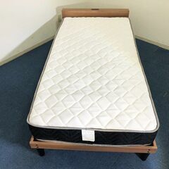 シングルベッド 木目調ブラウン 宮付きベッド 創造空間 マットレス付きスノコベッド 2口 100Vコンセント棚付き 展示品・アウトレットの画像