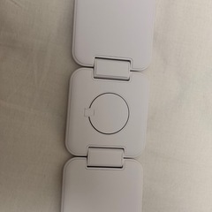 【新品・未使用】折りたたみ式 3in1ワイヤレス充電器（ホワイト）の画像