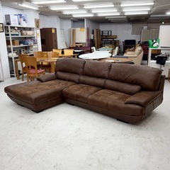 【超美品‼️】定価25万♪ リラックスフォーム(関家具) レザーテックス生地 280cm幅3人掛けカウチソファ メーダ イタリアデザイン カカオカラー♪の画像