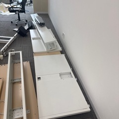 早い者勝ち！無料です‼️オフィステーブルの画像