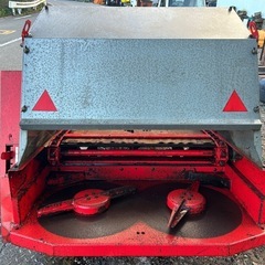 デリカ　マニアスプレッダー　積載800kg マニアスプレッダ 堆肥散布機 肥料振り 肥料 堆肥 鶏舎 ハウス　堆肥糞尿散布　木くずまき PTOジョイント付き 適応馬力13～24馬力    ディスクビータ　宮崎の画像