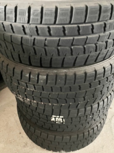 スタッドレスタイヤ4本セット　ダンロップ　205/60R16