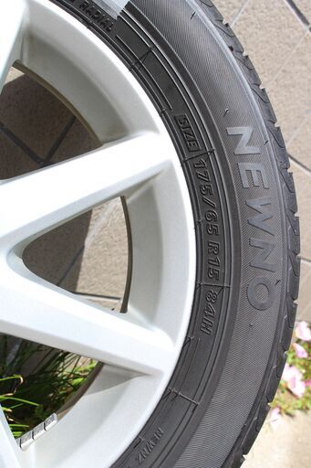 アクア　トヨタ純正ホイール付きタイヤNEWNO　175/65R15　1本　B