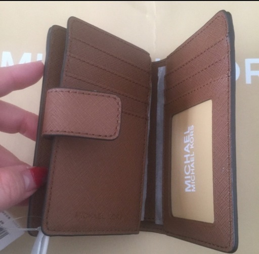 新品MICHAEL KORS 二つ折り財布 シグネチャー柄　ホワイト ブラウン
