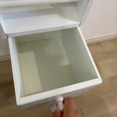 トイレットペーパー収納棚の画像