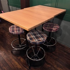テーブル　カフェ　居酒屋　テーブルの画像