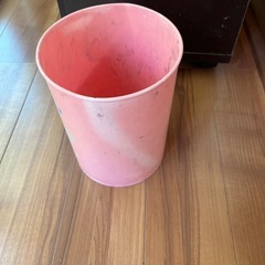 キティーのゴミ箱の画像