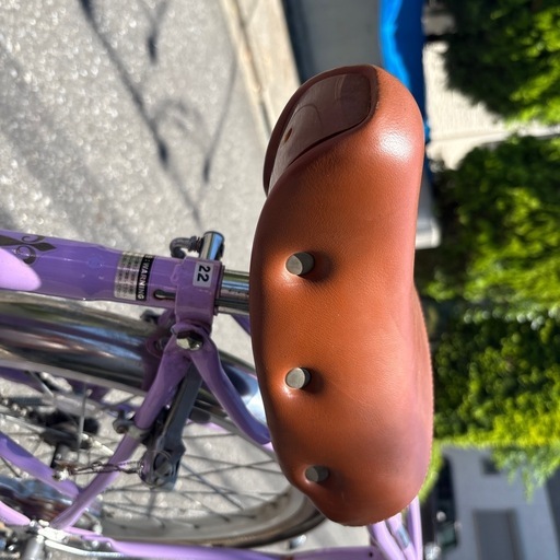 引き取り限定美品子供用自転車 紫色 ブラウンのサドル２２インチ 子供用自転車22インチ (mm) スポーツセンターのその他の中古あげます
