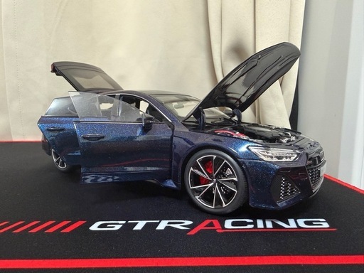 18/1 Audi RS7 Sportsback 限定カラー
