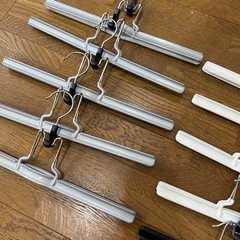 ズボンハンガー 12本セット パンツハンガー スカートハンガー まとめ売りの画像