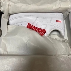 supreme スニーカーの画像
