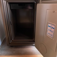 【Hieu Doanvさん取引成立】アンティーク　金庫の画像