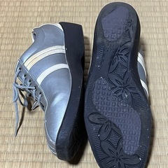 スニーカー
の画像