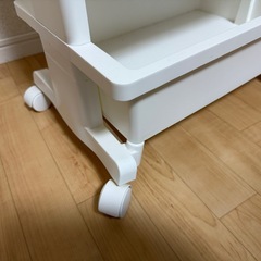 プラスチックワゴンの画像