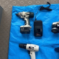 電動工具 大量 チェーンソー・ディスクグラインダー・ポリッシャー・丸ノコ・インパクトドライバー・ドリルドライバー 全てテスト済みですの画像