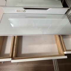 ドレッサー&椅子付きの画像