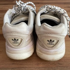 adidas アディダス  スニーカー  
24.5の画像