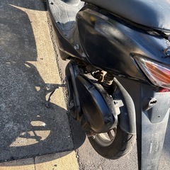 【お話中】始動動画有り🛵💨　スマートディオ(AF56)  　水冷4ストの高燃費車❗️　リアキャリアも付いているのでUberバッグも固定出来ます👝　走行距離6803km(メーター読み)　 原付　スクーター　50ccの画像