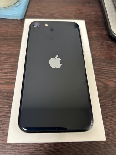 iPhone SE3 第3世代　64G 
美品