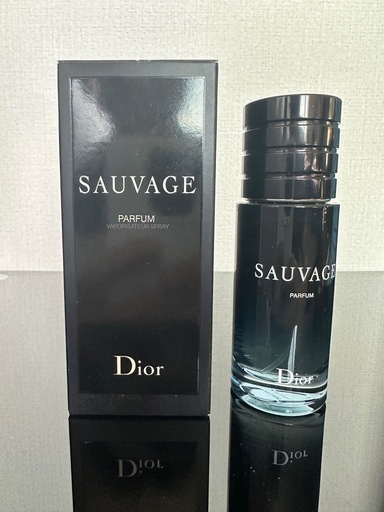 【ジモティー特別価格】Dior Savage Parfam 30ml 