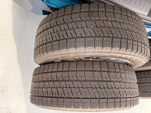 スタッドレスタイヤ（205/55R17）
