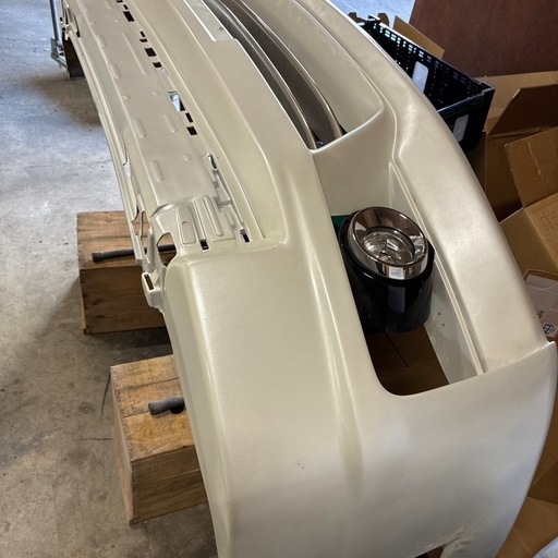 ハイエース　ダイナスティ　４型以降用フルバンパー