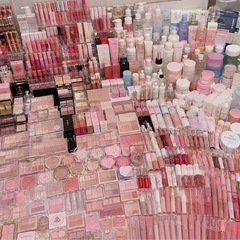コスメ好きの方へ💄大量の化粧品お譲りします（デパコス、韓国コスメ、プチプラコスメなど）の画像