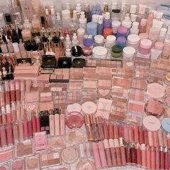 コスメ好きの方へ💄大量の化粧品お譲りします（デパコス、韓国コスメ、プチプラコスメなど）の画像