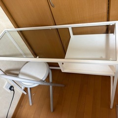IKEA ガラス天板ドレッサー 白 イス付き の画像