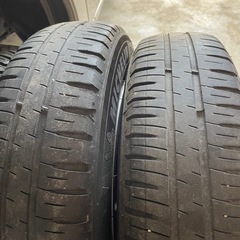 鉄ホイールとホイールキャップ4本の画像