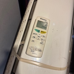 12畳用　ダイキンのエアコンと室外機の画像