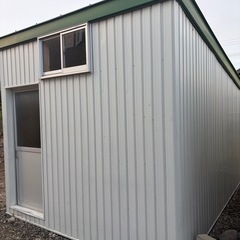 美瑛町直接取引歓迎 大型物置 高さ2710mm 横幅2840mm 長さ3640mm 低い所高さ2110mm 入口間口高さ1780mm 横幅780mm 倉庫 作業小屋 自社設置可能の画像