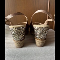 美品　ブリジットバーキン　Bridget Birkin サンダル　24㎝ベージュ　ピンク　スパンコールの画像