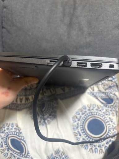 DELL　薄型ノートパソコン