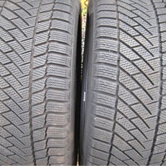 【松山市内送料無料】美品 Continental スタッドレス 235/45R17 4本セット（ほぼ未使用）の画像