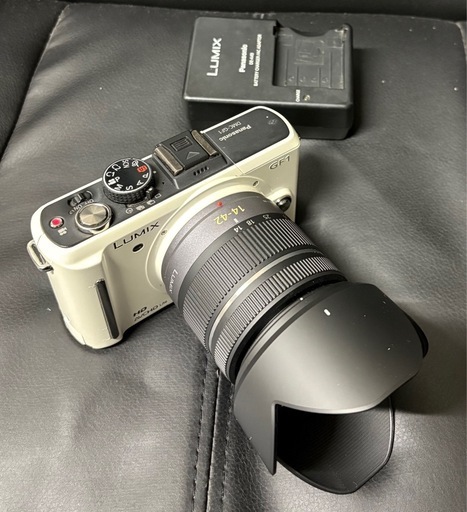 パナソニック「LUMIX DMC-GF1」ミラーレス　レンズキット　デジタルカメラ　シェルホワイト