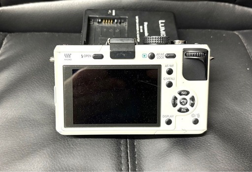 パナソニック「LUMIX DMC-GF1」ミラーレス　レンズキット　デジタルカメラ　シェルホワイト