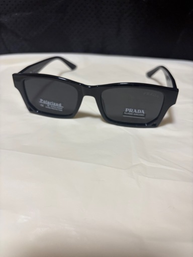 プラダ　サングラス　黒　ブラック　プレート　新品　三角　ロゴ　メガネ　眼鏡　PRADA　