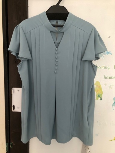 新品ブラウスLサイズ