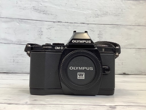 OLYMPUS デジタル一眼レフカメラ OM-D E-M5