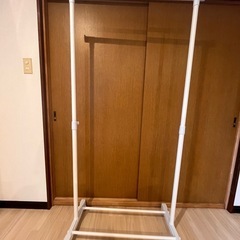 ハンガーラック、高さ調整可の画像